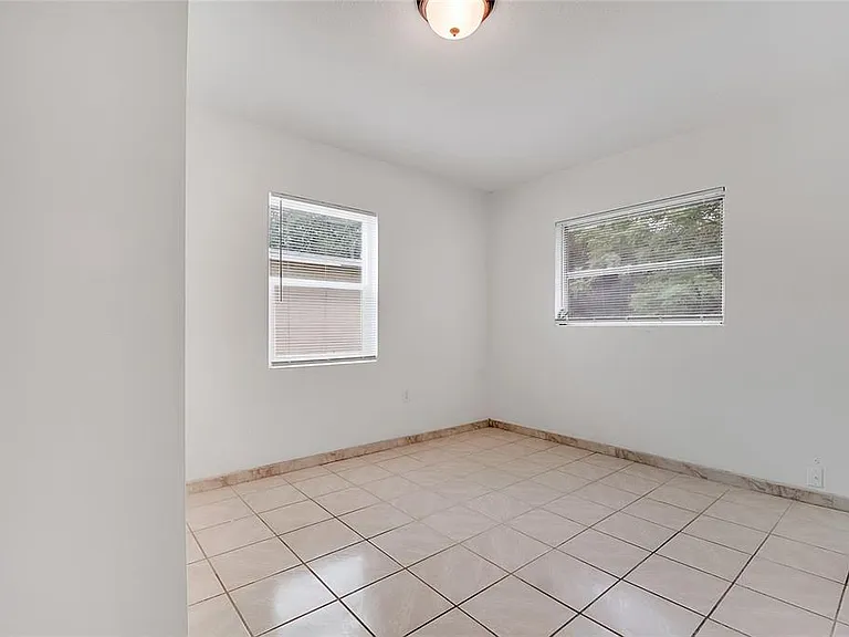 1040 San Luis Dr — Photo 28