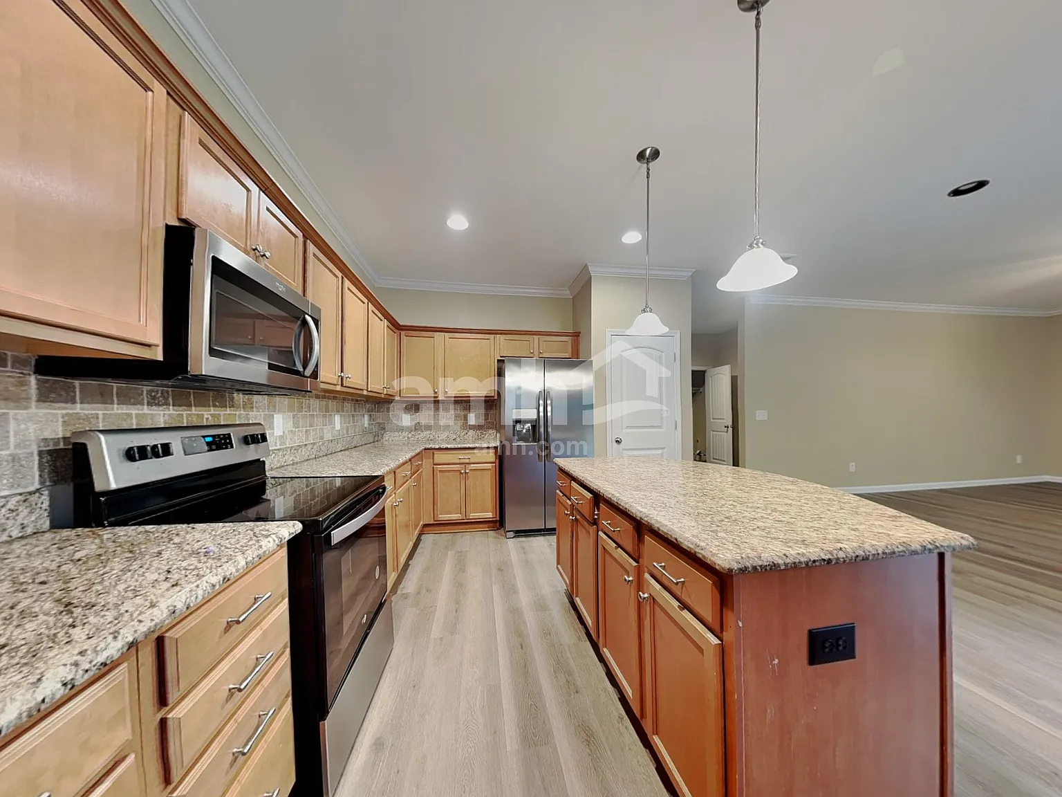 4 bed, 2.5 bath, 2450 sqft, $2,370 — Photo 4