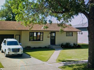 1045 5th St SW, Valley City, ND 58072