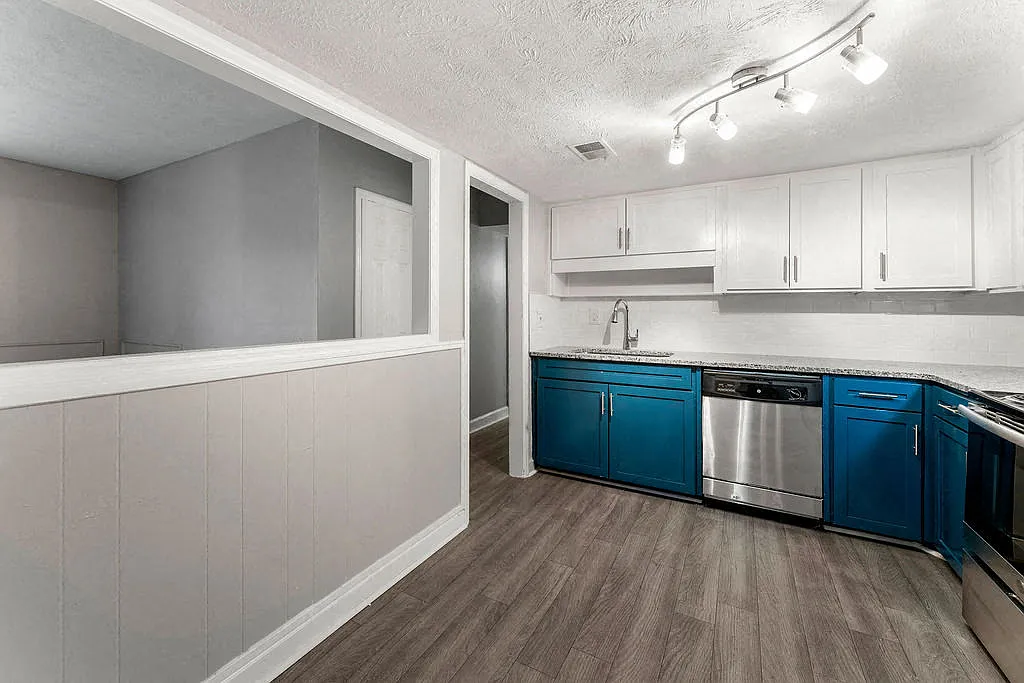 Pines at Lawrenceville Apartments — Photo 4