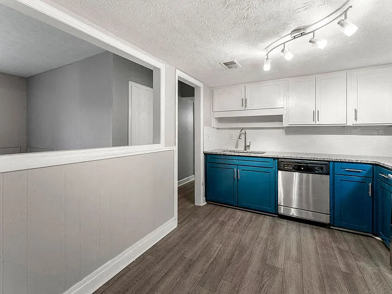 Pines at Lawrenceville Apartments — Photo 4