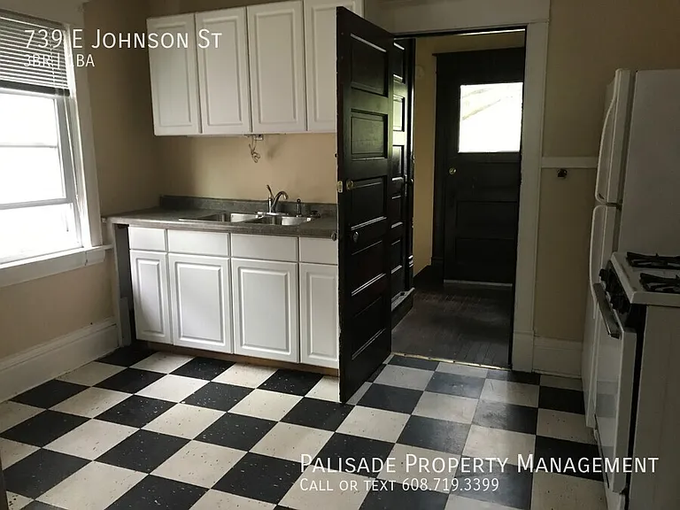 739 E Johnson St — Photo 3