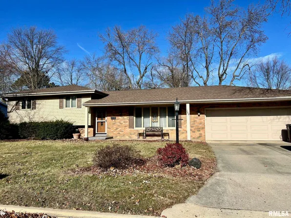 349 E Forestwood St, Morton, IL 61550