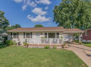 915 26th St, Marion, IA 52302