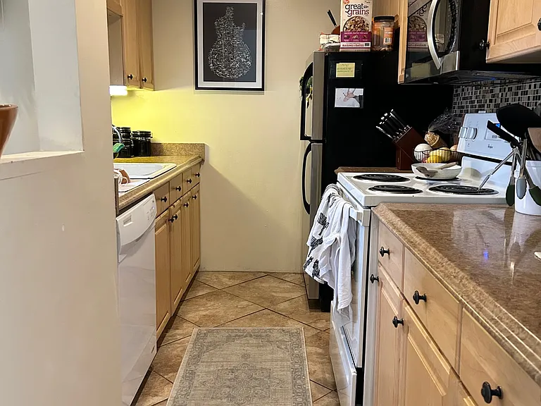 390 Riverway #8A — Photo 2