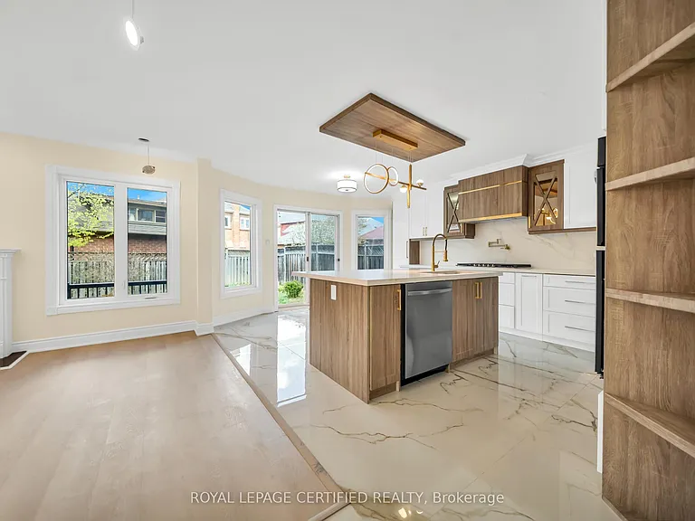 5016 Natkarni Cres #UPPER — Photo 15