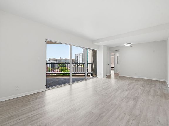 4th image of 900 19th Ave S APT 1001