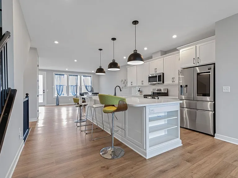 6032 Windsor Dr — Photo 3