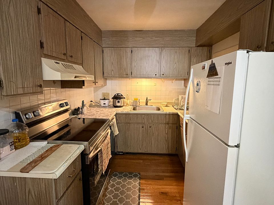 2nd image of 49 Jacqueline Rd APT 6
