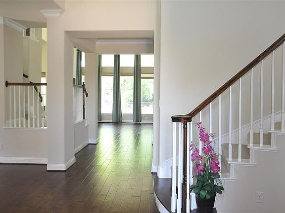 3rd image of 1605 Genevieve Dr