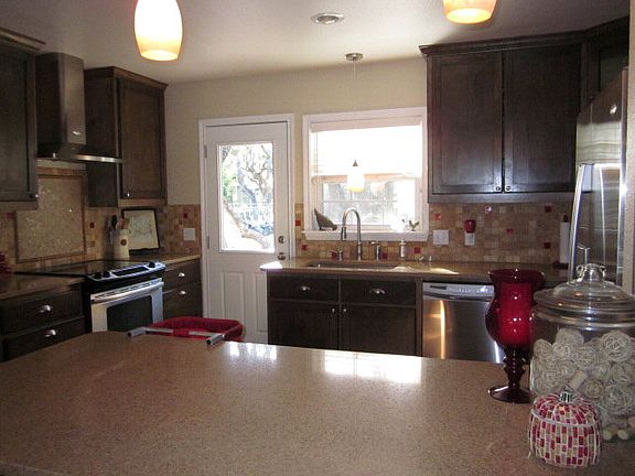 4th image of 39 Driftwood St