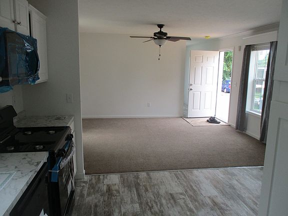 3rd image of 2 Willow Dr #112