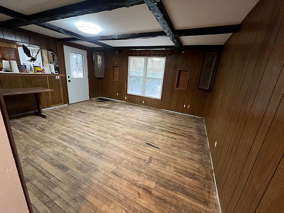 2nd image of 904 River Ave