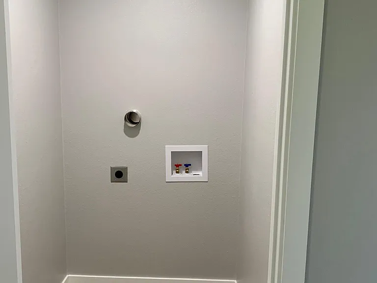 1355 Woodview Ct — Photo 10