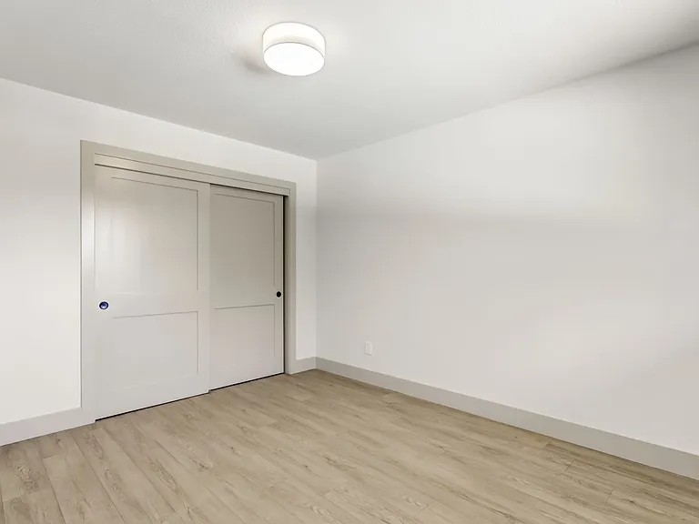 965 Jonas Ave — Photo 23