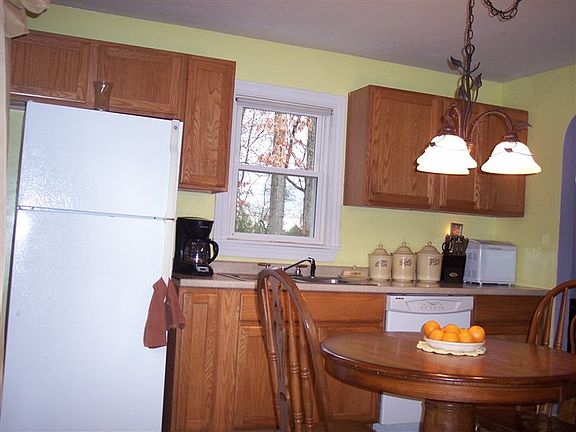 7000BrownslakeRd Kitchen