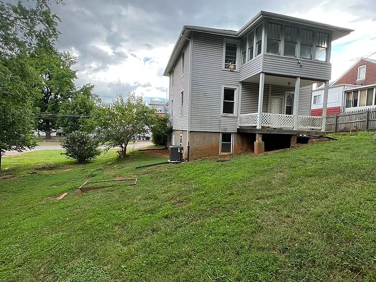 320 Kenyon St — Photo 17