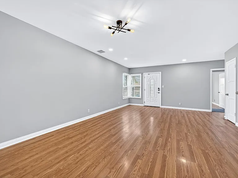 4913 Premiere Ave — Photo 10