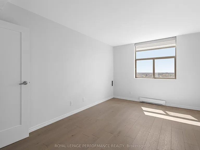 2760 Carousel Cres #1606 — Photo 22