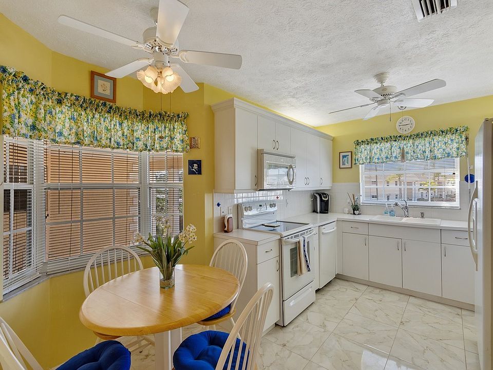 1st image of 720 Lake Orchid Cir APT 207