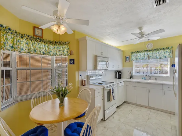 720 Lake Orchid Cir APT 207, Vero Beach, FL 32962