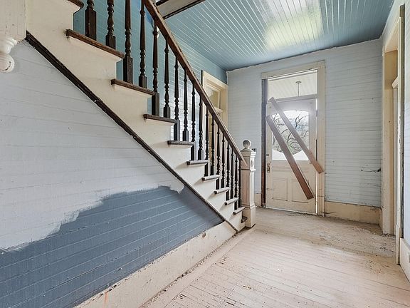 4th image of 152 Ridgeview St