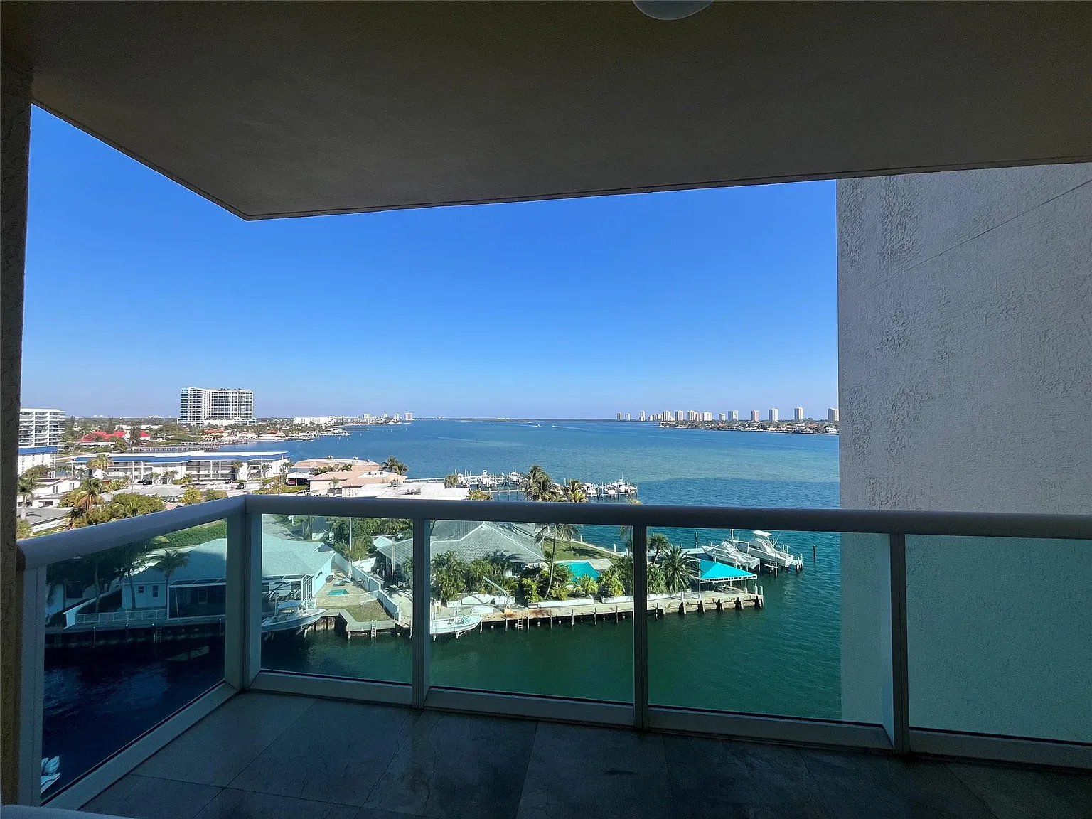 3 bed, 3.0 bath, 1800 sqft, $5,000 — Photo 3