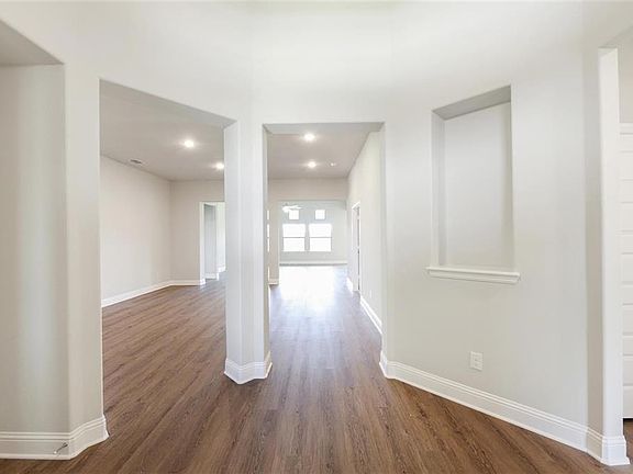 4th image of 3104 Winchester Ave