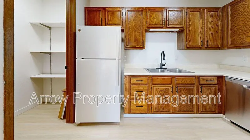 3 bed, 2.0 bath, 1302 sqft, $1,295 — Photo 3
