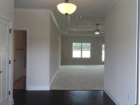 4th image of 211 Whispering Creek Ave