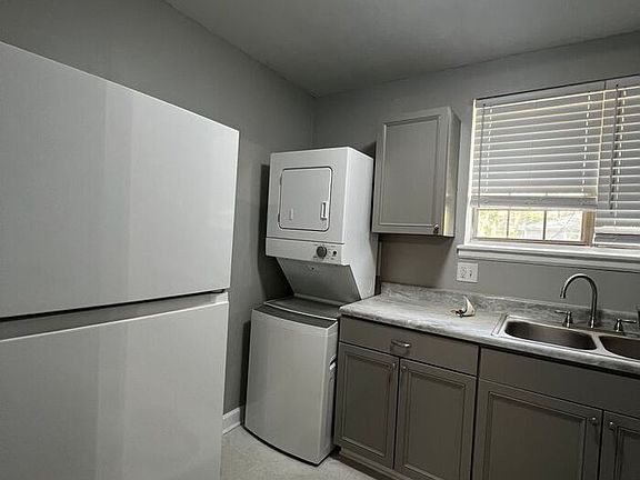 4th image of 100 N Cooper St APT D