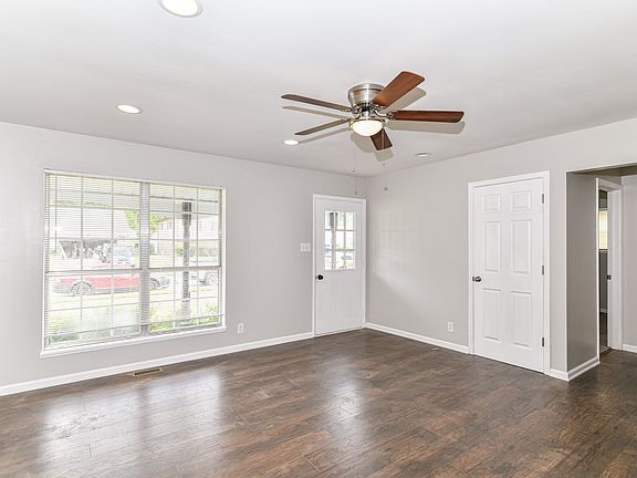 5th image of 3202 Arbutus Dr