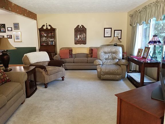 3rd image of 1979 Lakeview Dr