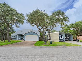9 Westlake Dr, Rockport, TX 78382