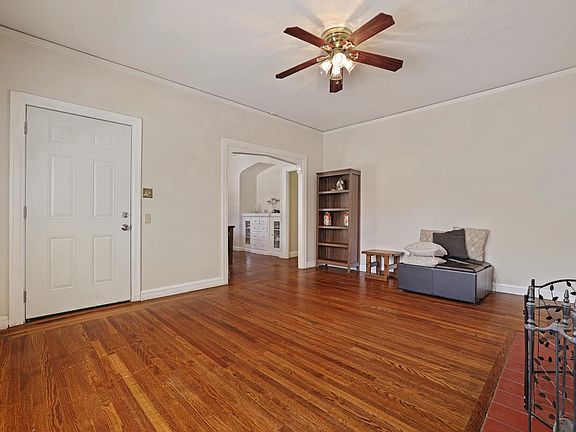 5th image of 717 Lexington Ave