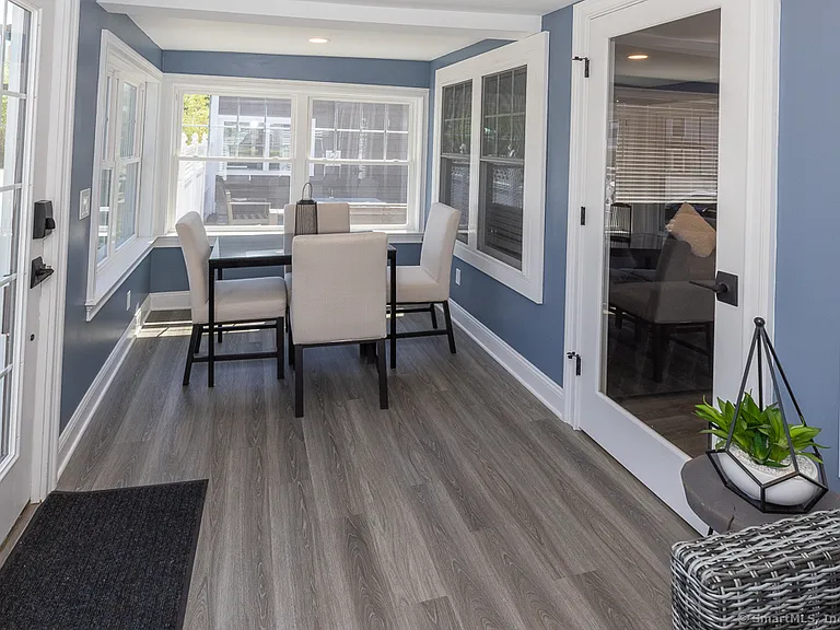 55 Swan Ave — Photo 3
