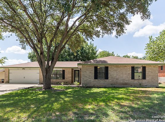 3rd image of 1133 Springhill Dr