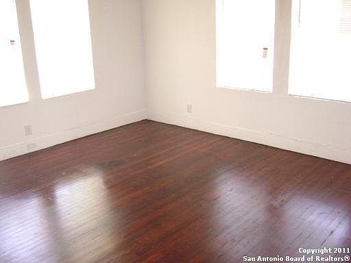 5th image of 710 W Rosewood Ave