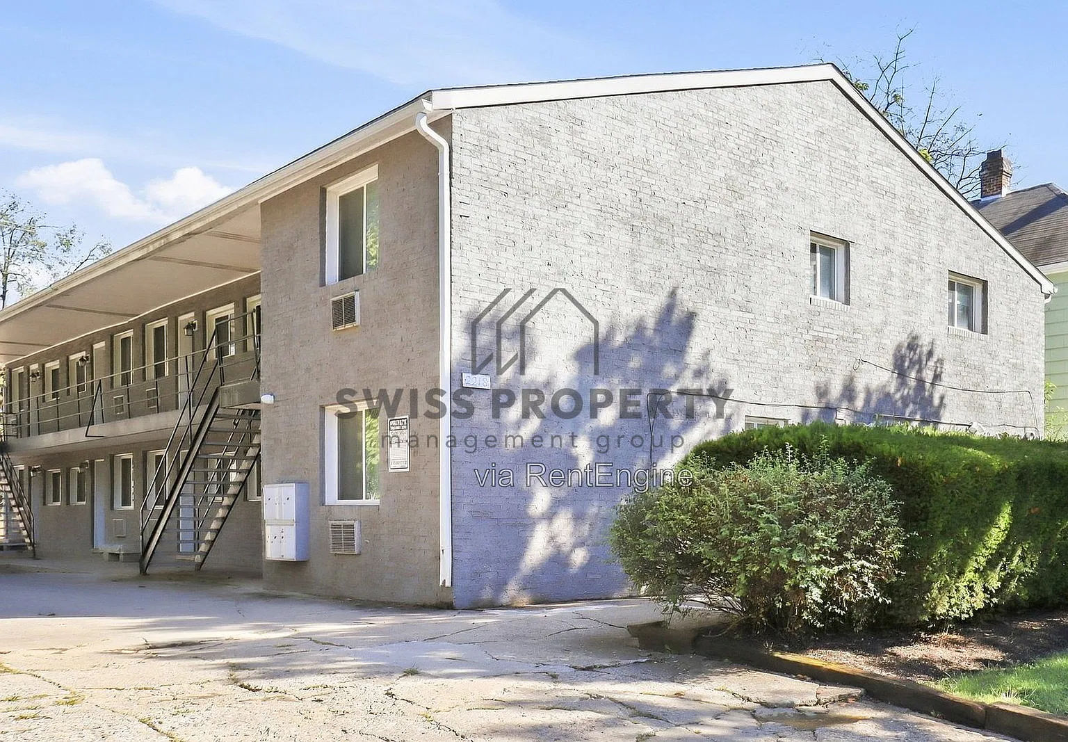 2 bed, 1.0 bath, 656 sqft, $975 — Photo 1