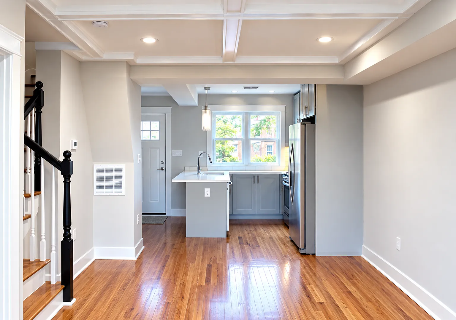 Modern 2BR/2.5BA Home with Spacious Backyard in Lily Ponds — Photo 3