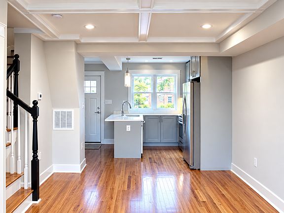 3rd image of 242 33rd St NE