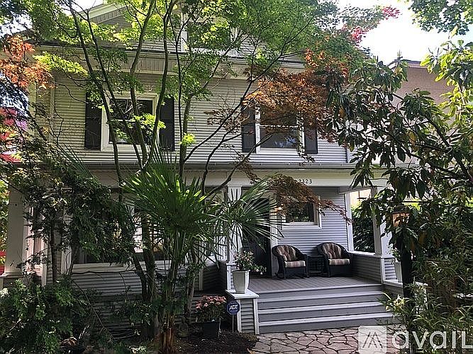 1st image of 2323 Franklin Ave E