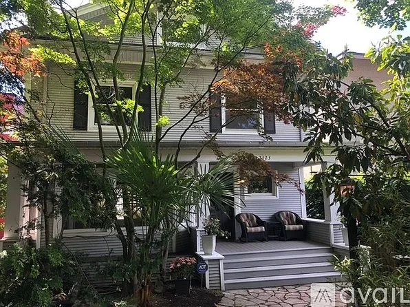 2323 Franklin Ave E, Seattle, WA 98102