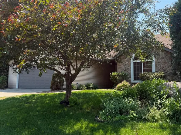 1004 Oak Pond Dr, Sartell, MN 56377