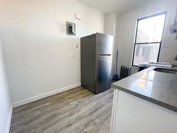 3rd image of 21-39 32nd St #2R