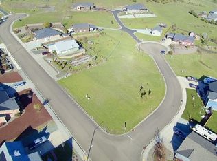 106 NE Spring View Dr, Myrtle Creek, OR 97457