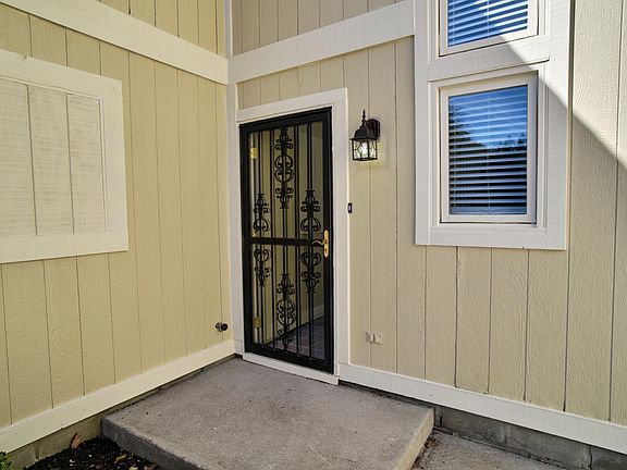 3rd image of 9740 Lakeshore Dr E