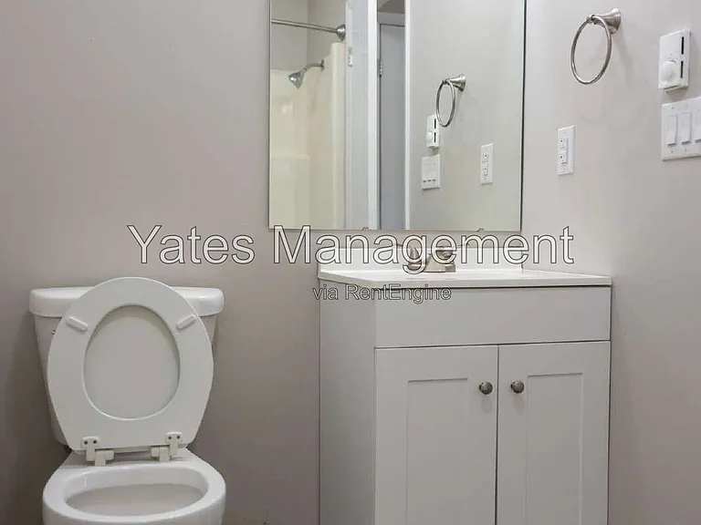 1121 E Lincoln St — Photo 4