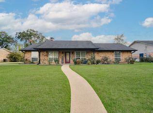 326 E Robinwood Dr, White Oak, TX 75693