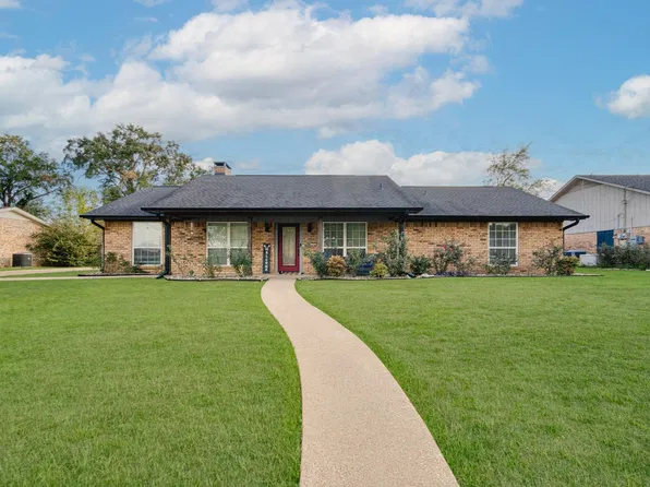 326 E Robinwood Dr, White Oak, TX 75693
